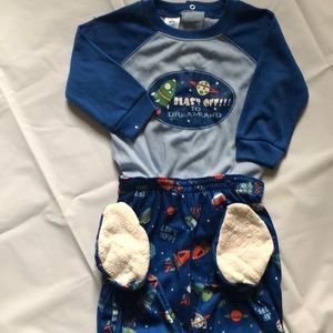Pajamas Space infant boys size 12 months 2 piece snap waist polyester Planetzzz